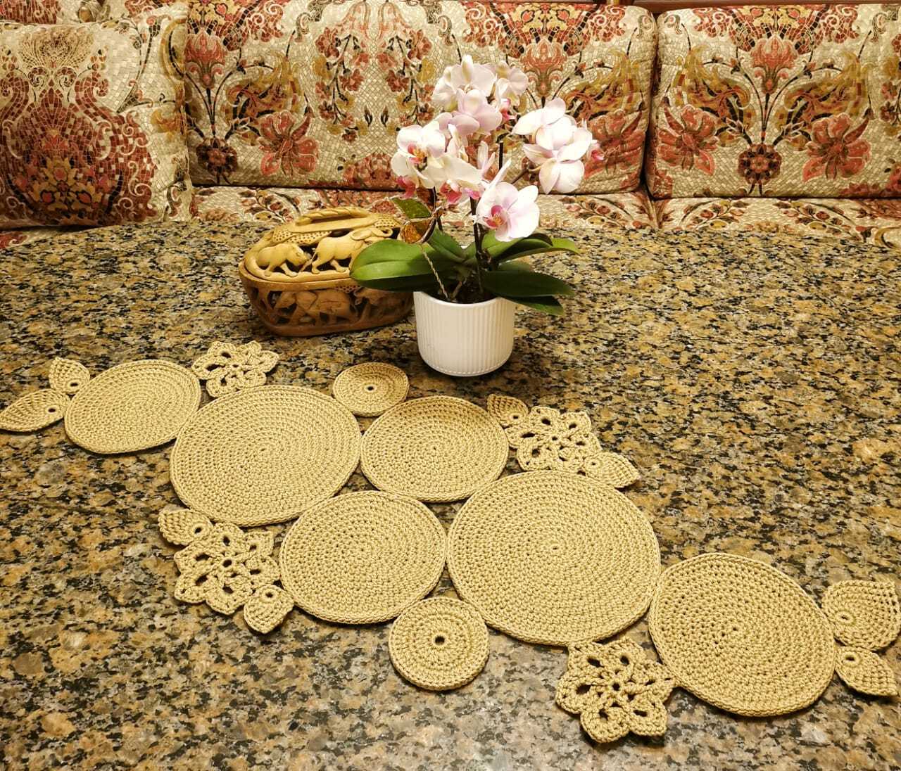 3514284908-1.jpg Centre Table Crochet With Flowers (pcs) - Mindfulness And Art - Image 1