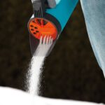 Hand-Held Small Caster S Spreader, 4 Dosage Degrees, 1.2 L Container Capacity - Image 4